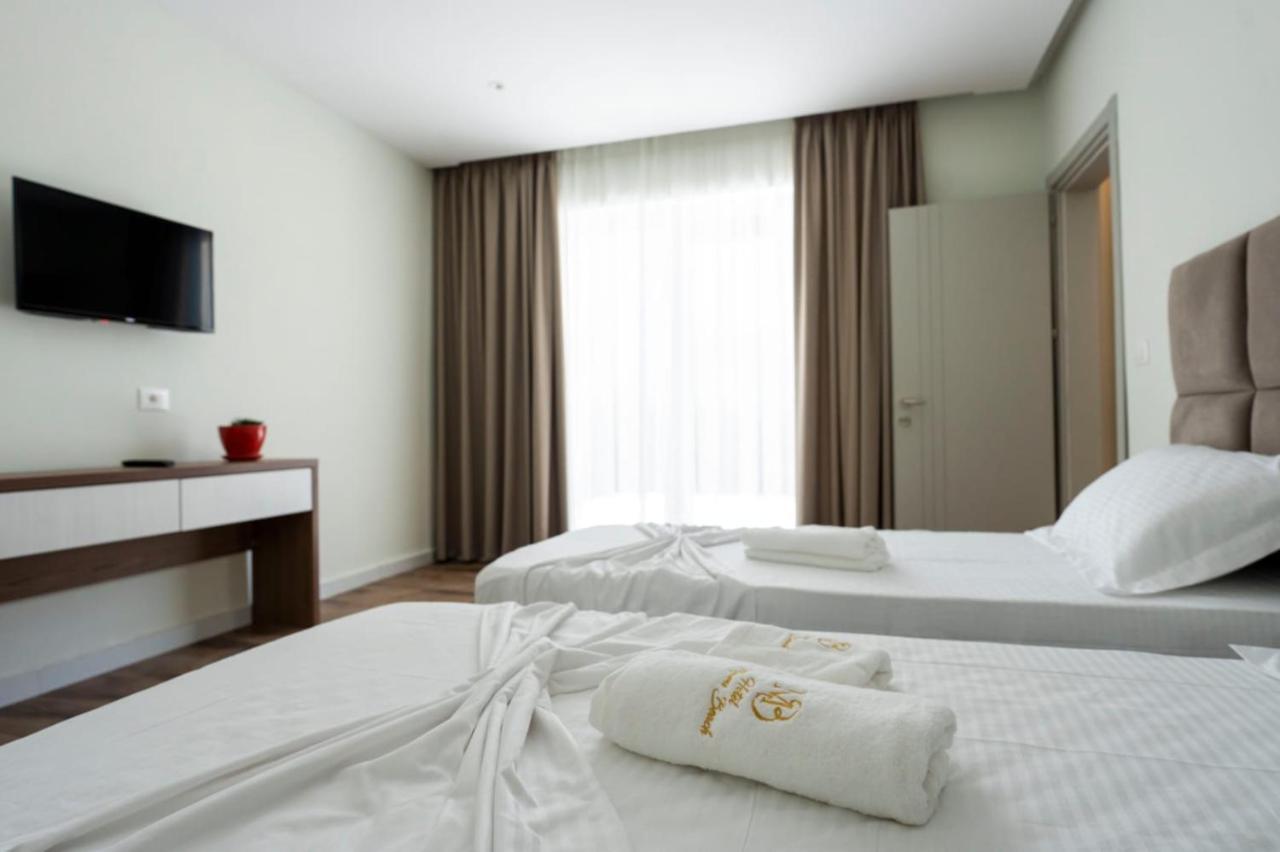Hotel Miami Golem (Tirana)