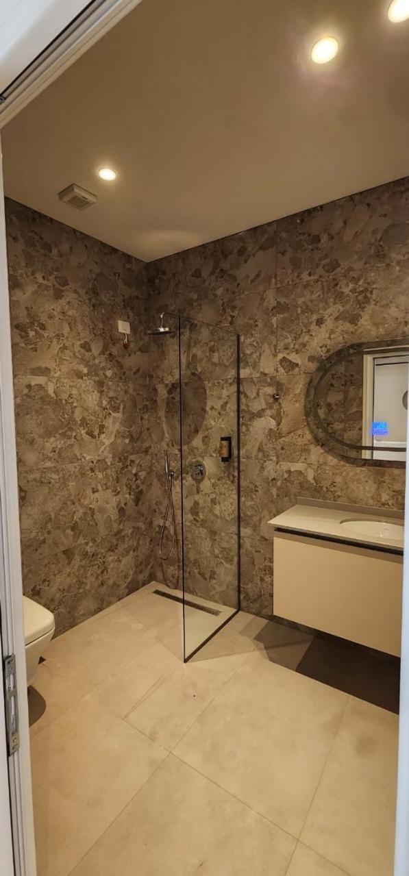 Miami Hotel *